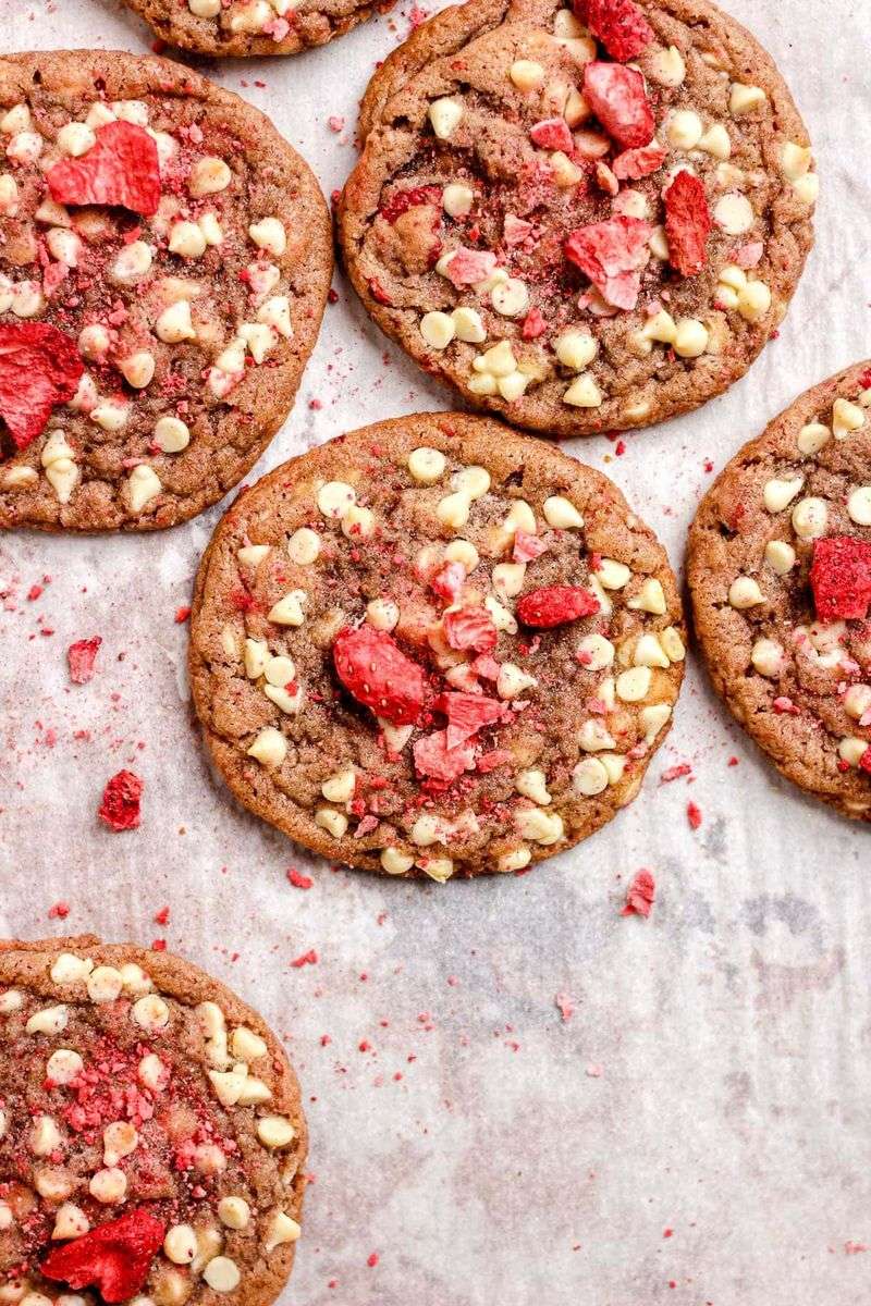 Strawberry White Chocolate Cookies