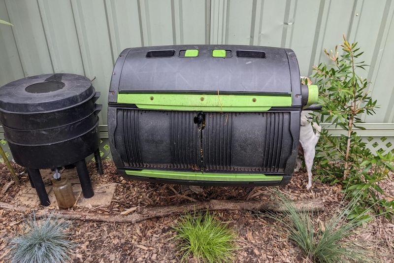 Keeping the Compost Bin Handy by the Kitchen