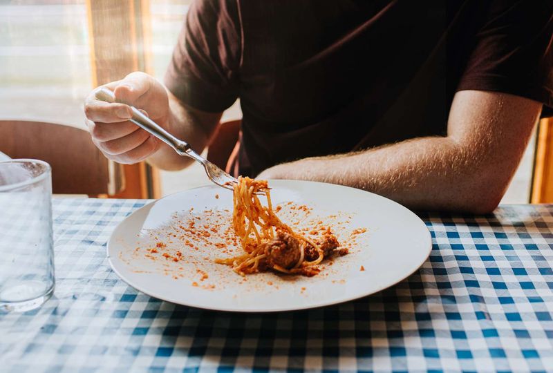 Putting elbows on the table in formal settings