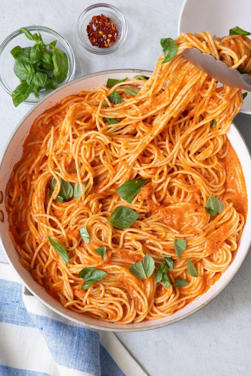 Pasta With Roasted Red Pepper Sauce (Jarred)