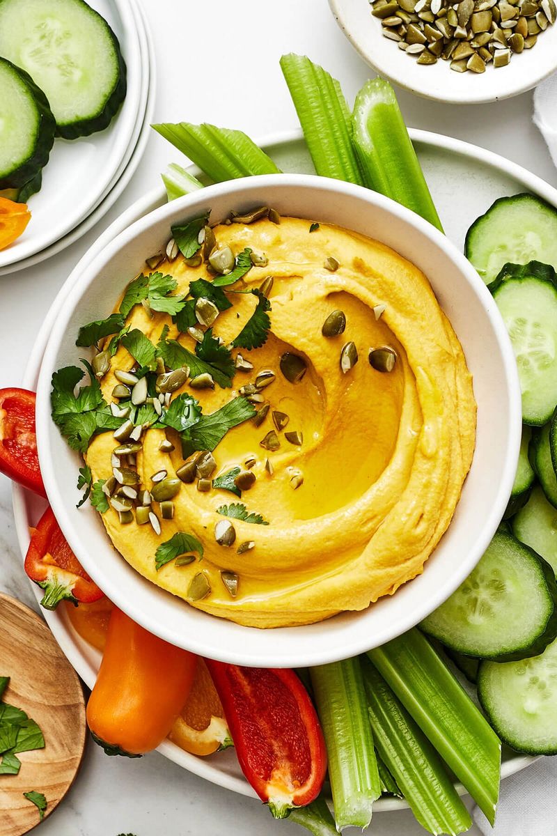 Hummus with carrots and bell peppers