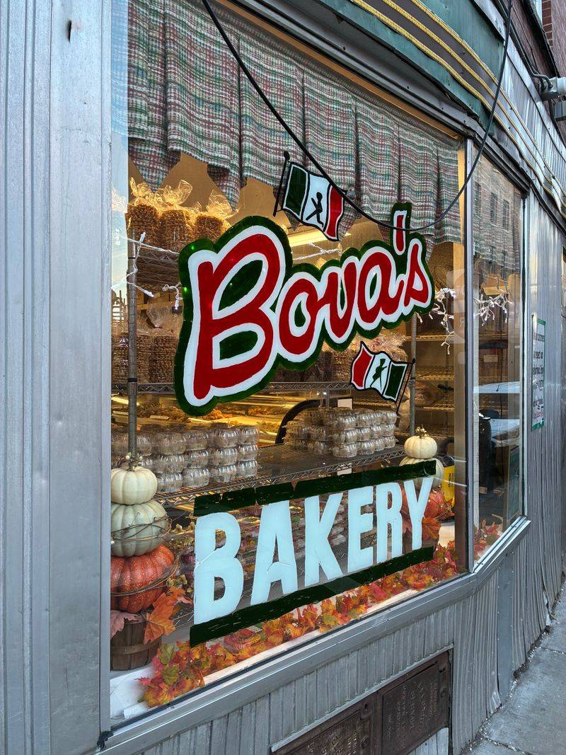 Massachusetts: Bova's Bakery, Boston
