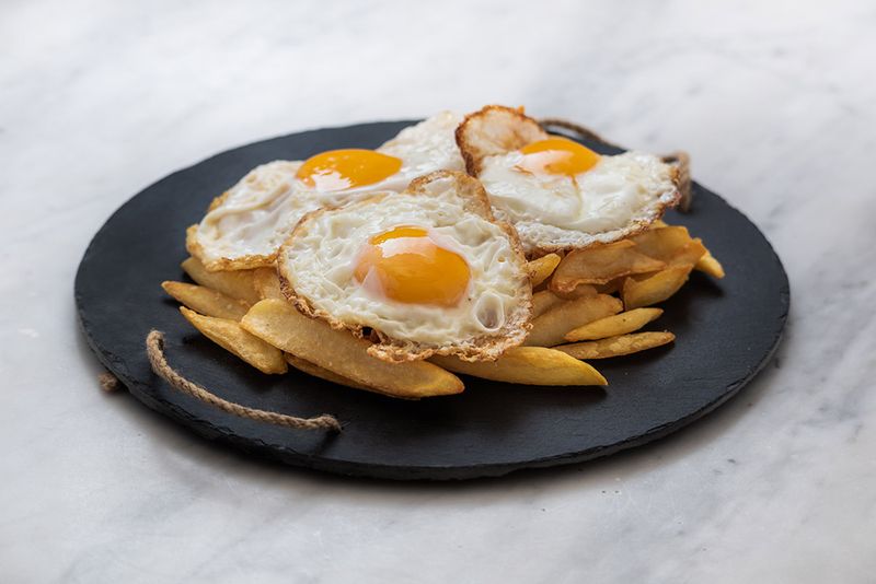 Huevos fritos con patatas