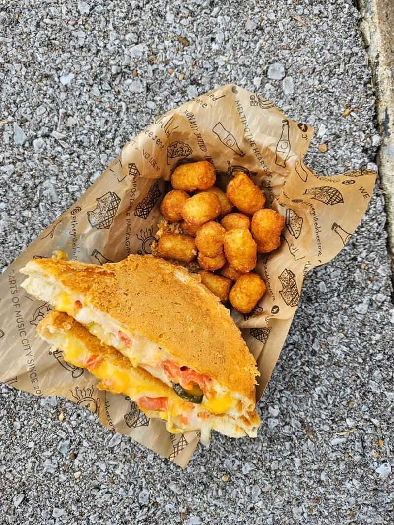 Tennessee – Nashville Hot Chicken Grilled Cheese