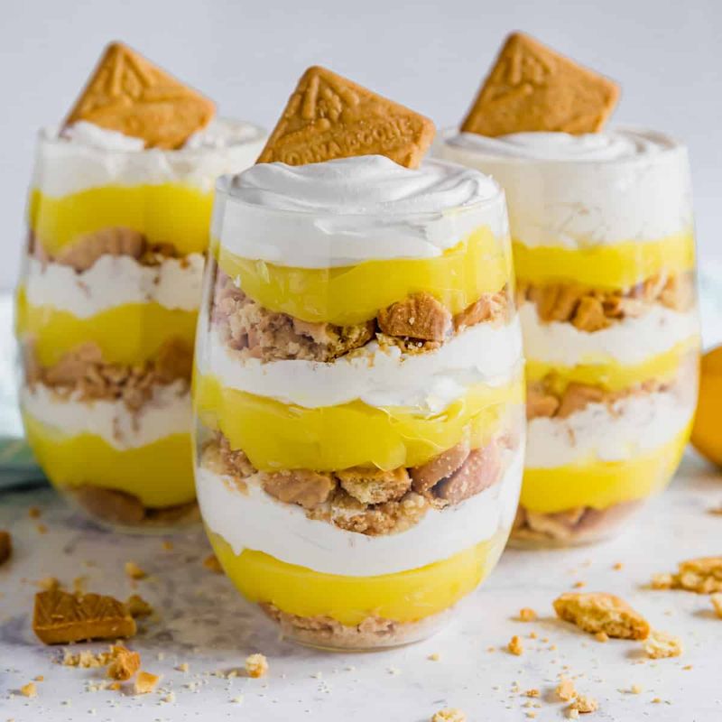 Lemon curd and shortbread cups