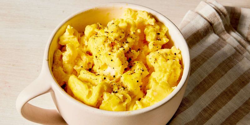 Microwave Scrambled Eggs in a Mug