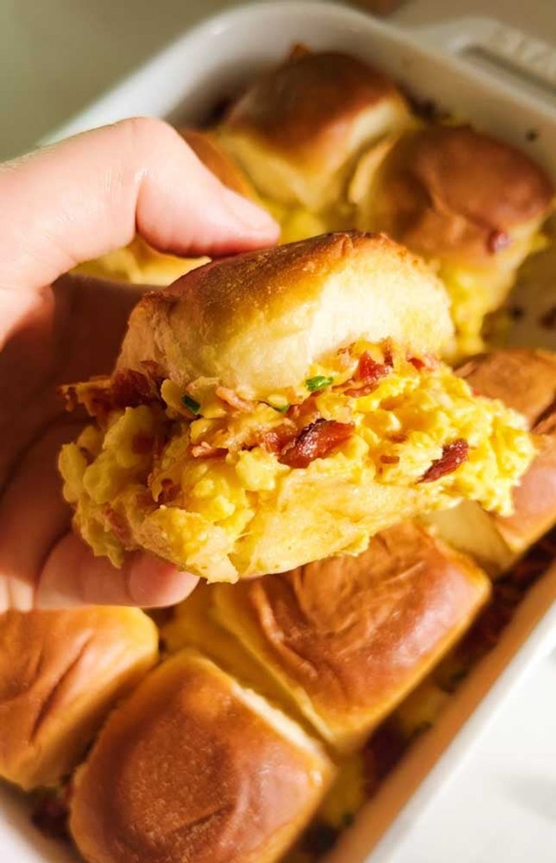 Breakfast Sliders With Hawaiian Rolls
