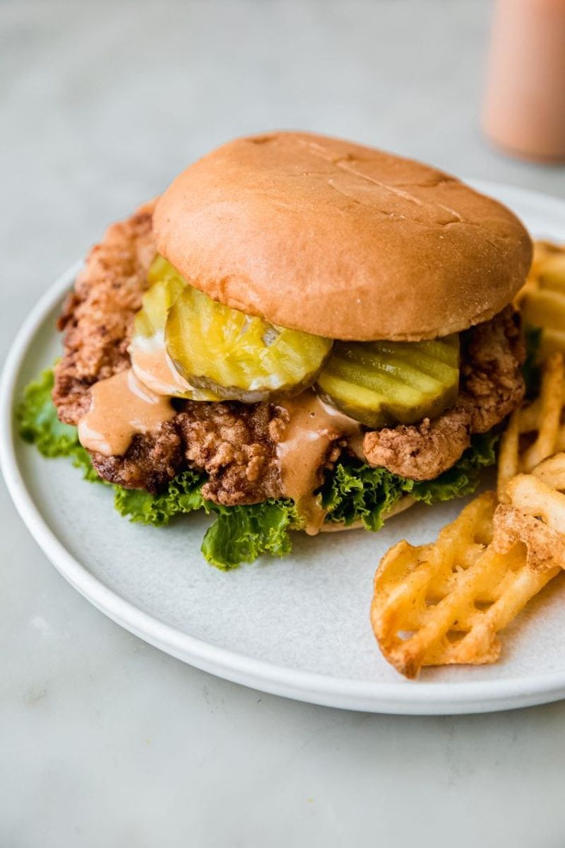 Classic Crispy Chicken With Mayo And Pickles