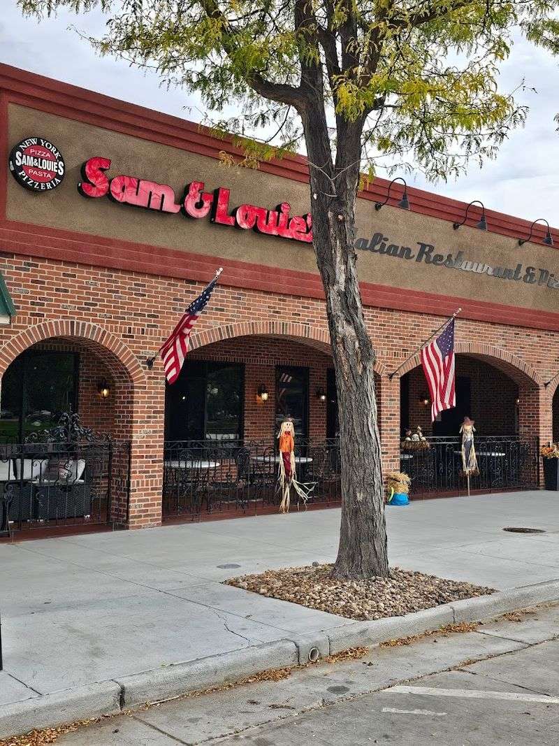 Sam & Louie's Italian Restaurant & New York Pizzeria, Sterling
