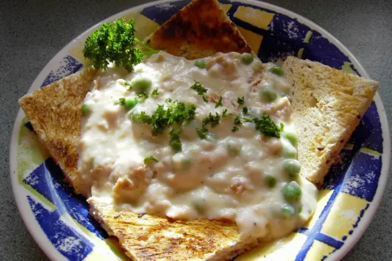 Tuna and Peas Over Toast