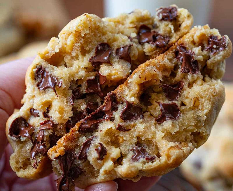 Levain Bakery Chocolate Chip Cookies