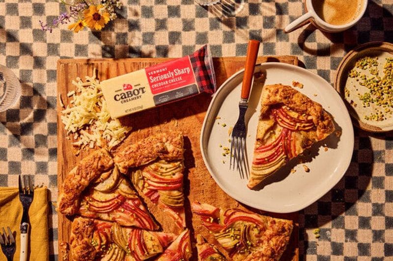 Vermont: Bacon Cheddar Apple Pie