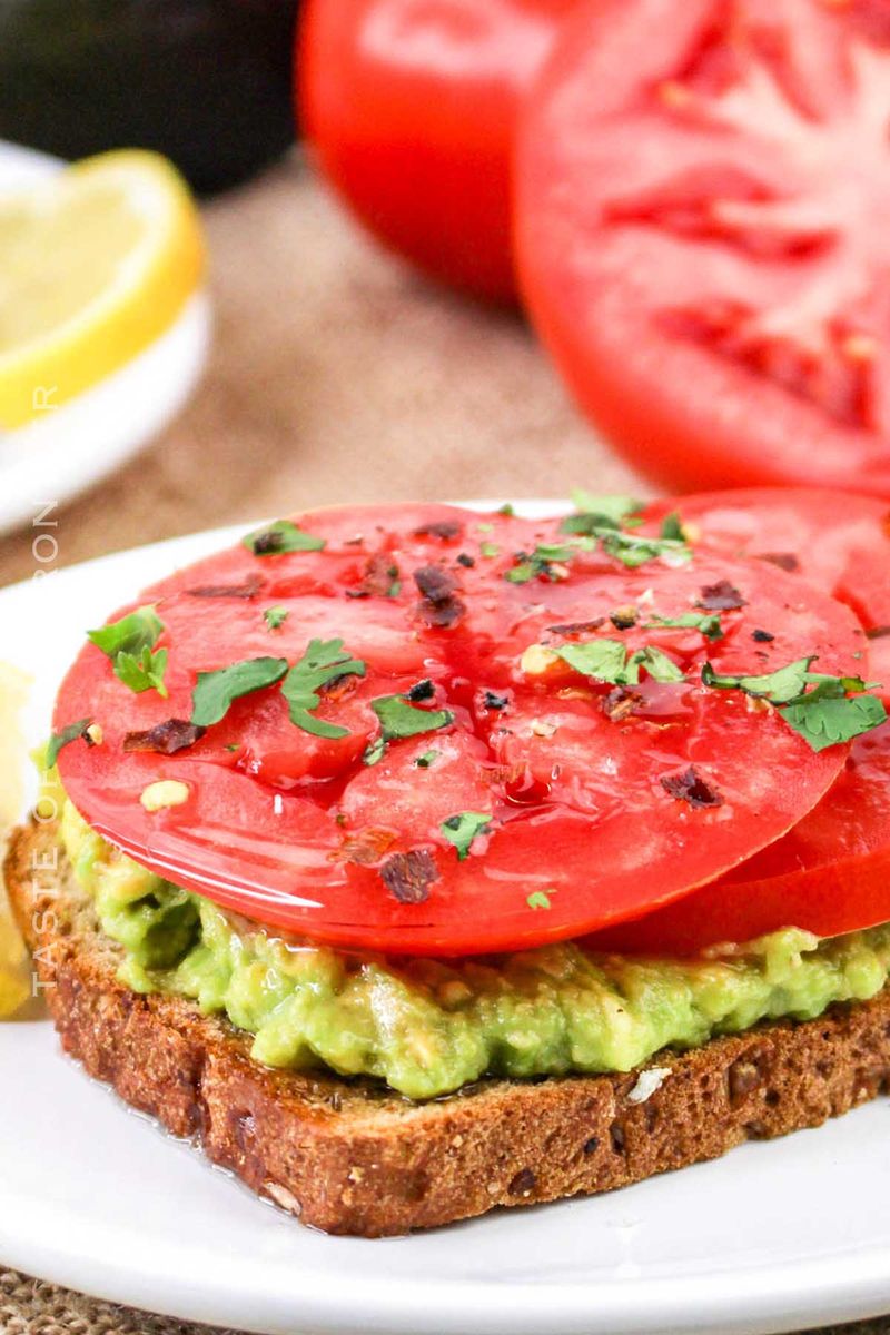 Avocado Toast With Tomato