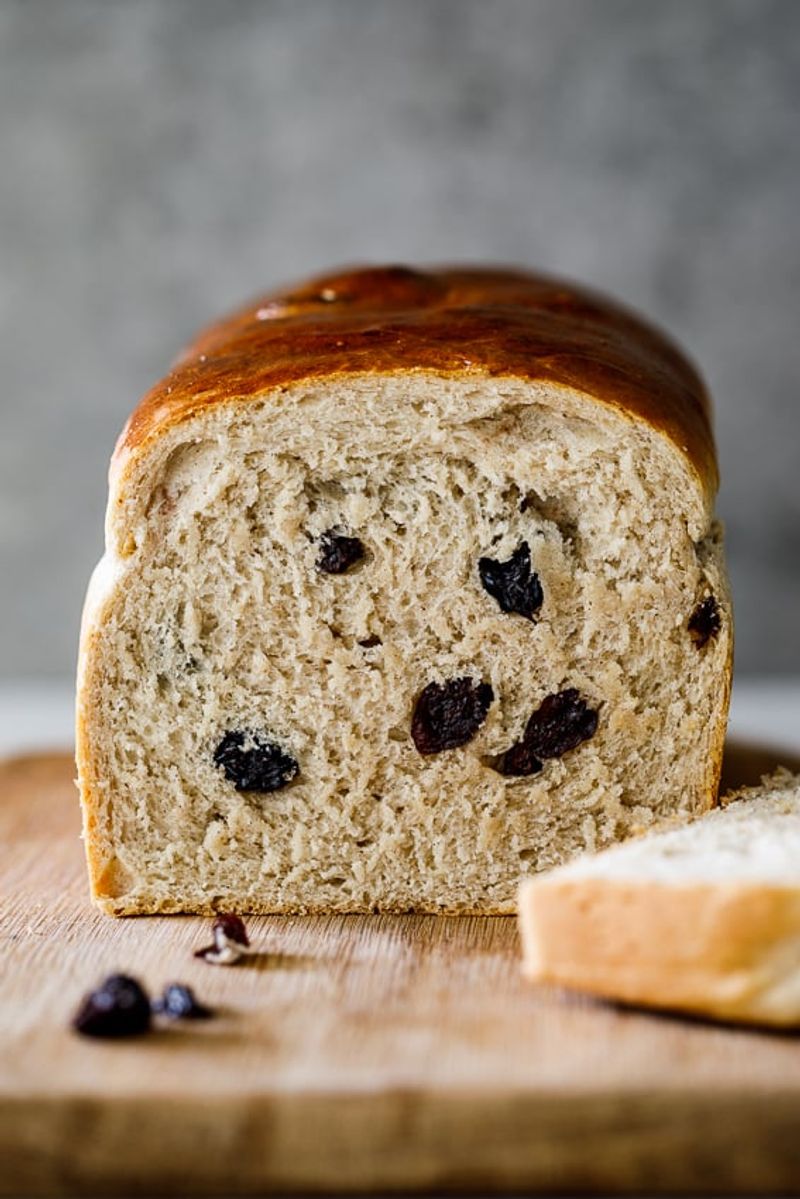 Cinnamon raisin bread