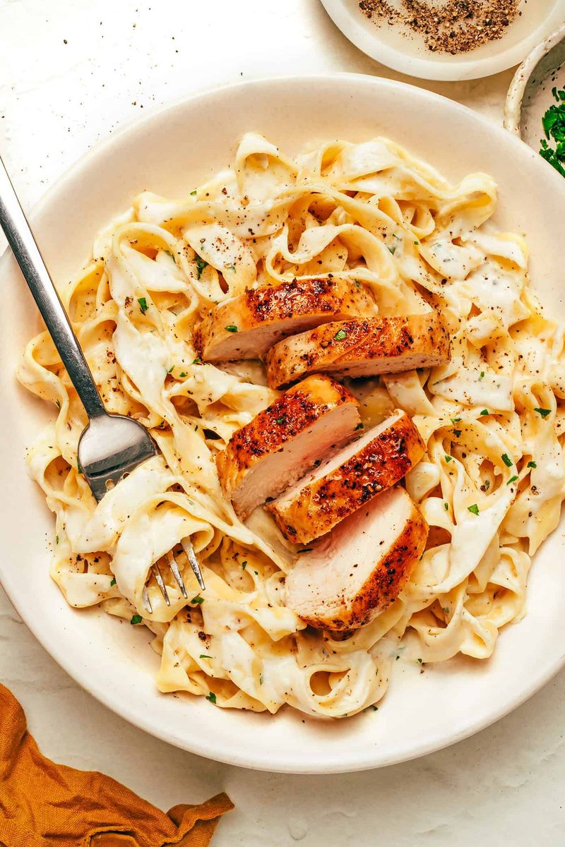 Fettuccine Alfredo (American Restaurant Version)