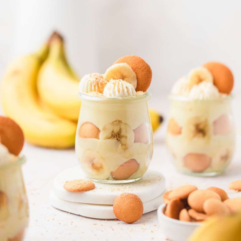 White chocolate banana pudding cups