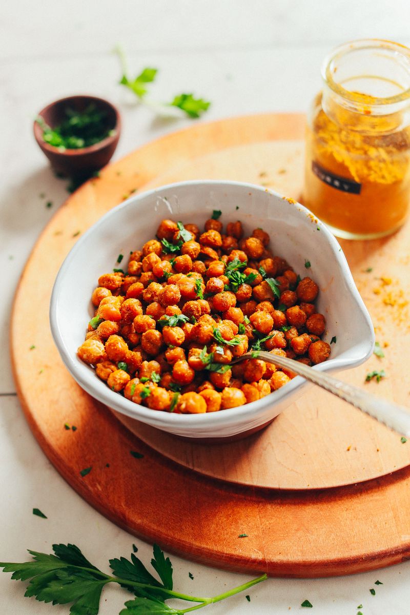 Roasted chickpeas with paprika, garlic, or chili