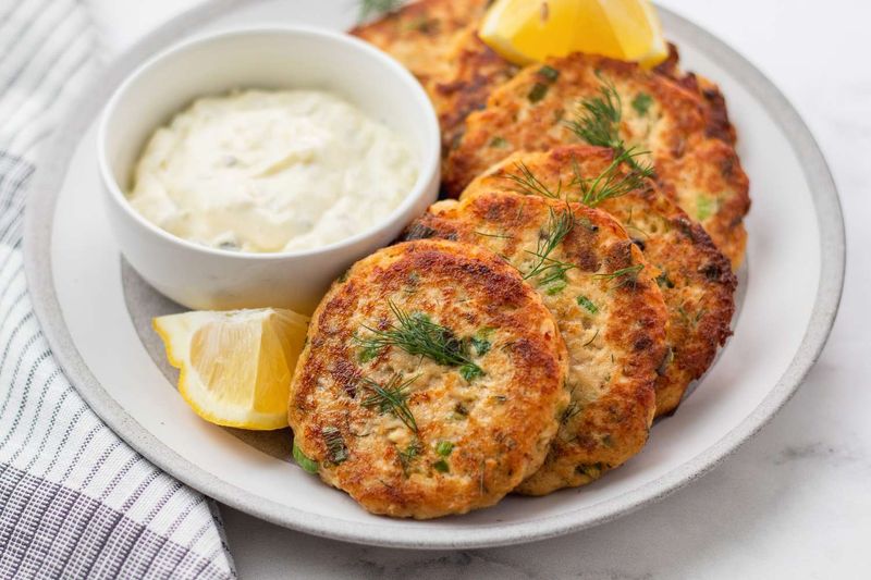Salmon Cakes With Lemon