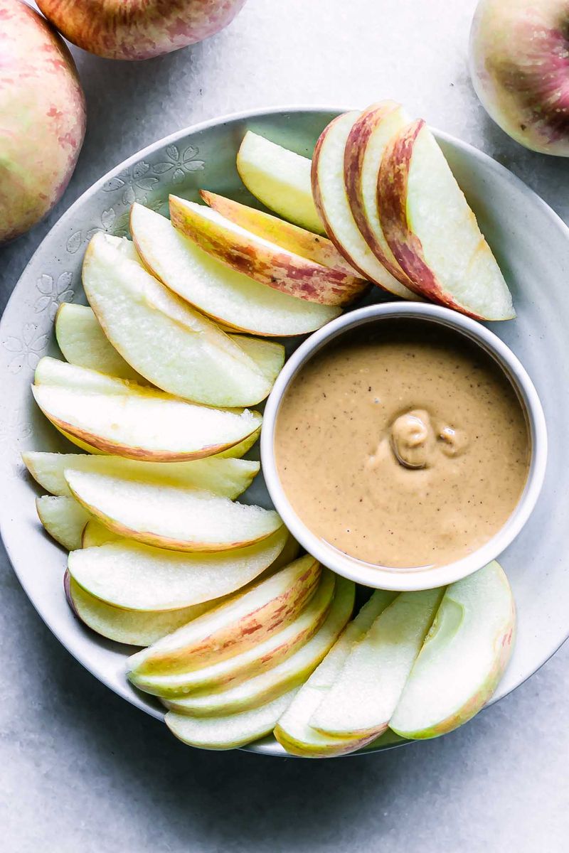 Apples with peanut butter