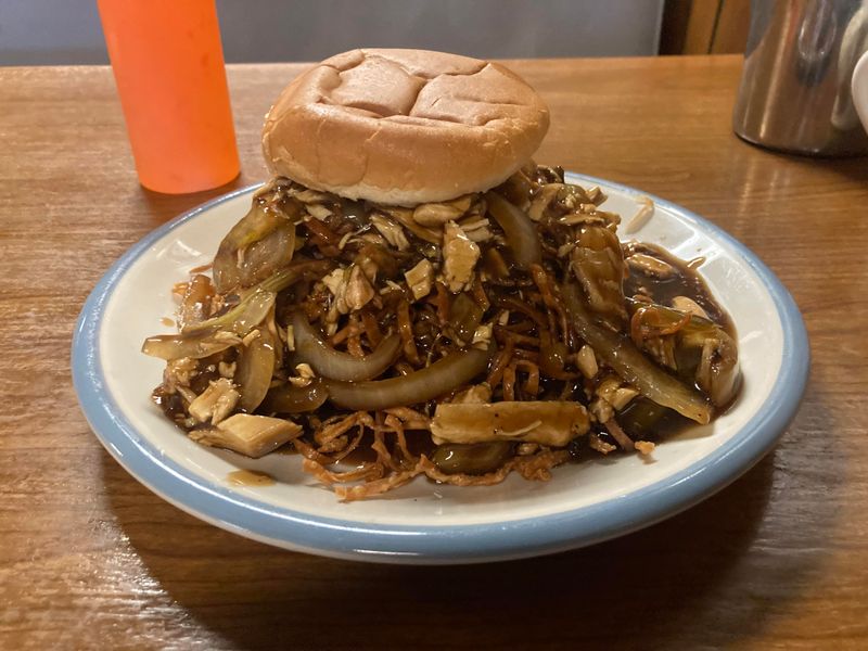 A chow mein sandwich