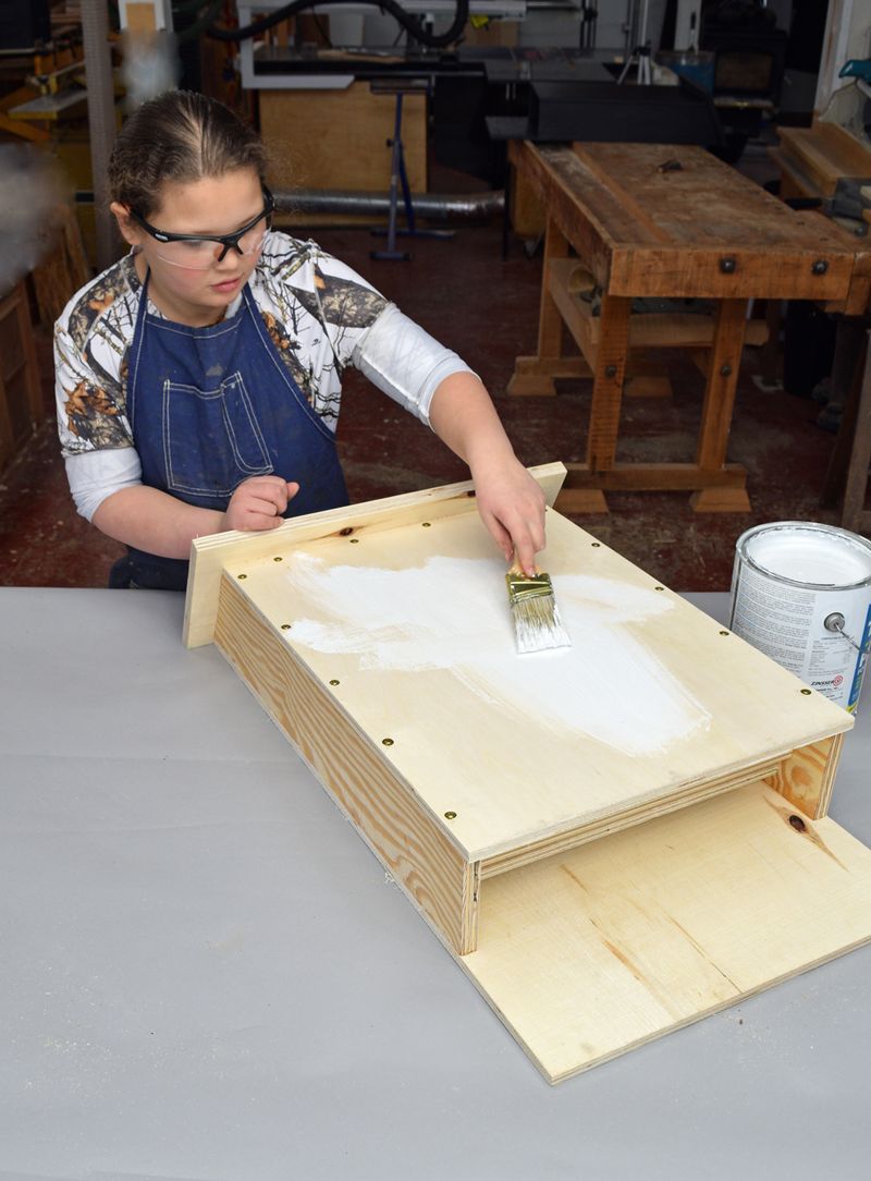 Choose or build a bat house that can function as a real roost