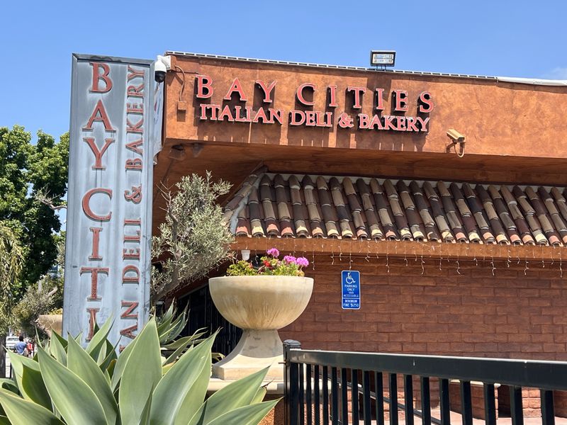 Bay Cities Italian Deli & Bakery (Santa Monica)