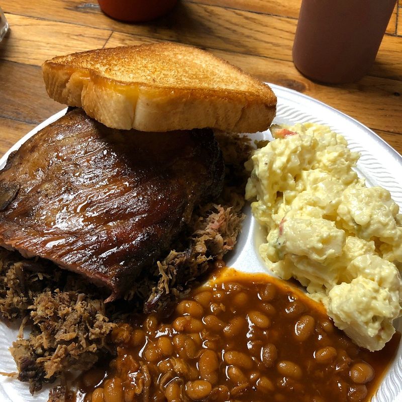 Demo’s Barbecue & Smokehouse (Jonesboro)