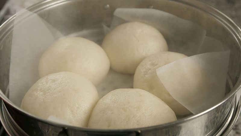 Jjinppang (Steamed Buns)