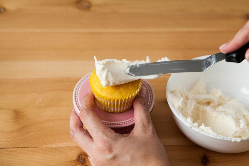 Rustic spatula swoops