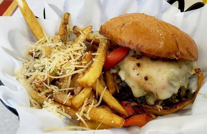 The Burger Dive – Helena