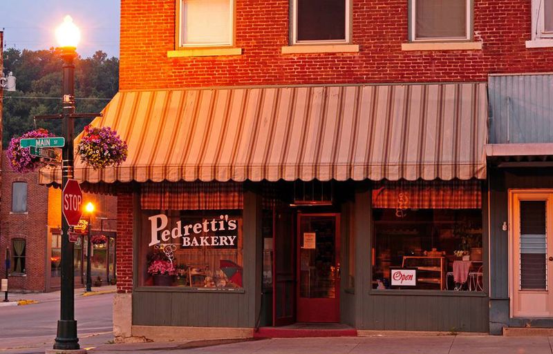 Pedretti's Bakery - Davenport's Italian Sweet Escape