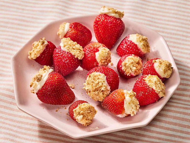 Mini Cheesecake-Stuffed Strawberries