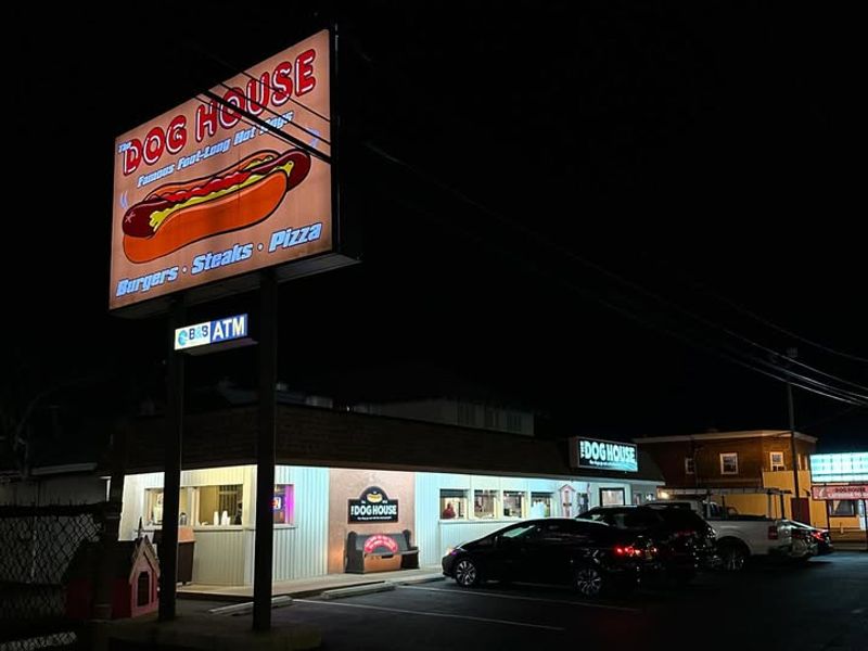 Delaware — The Dog House Footlong (New Castle)