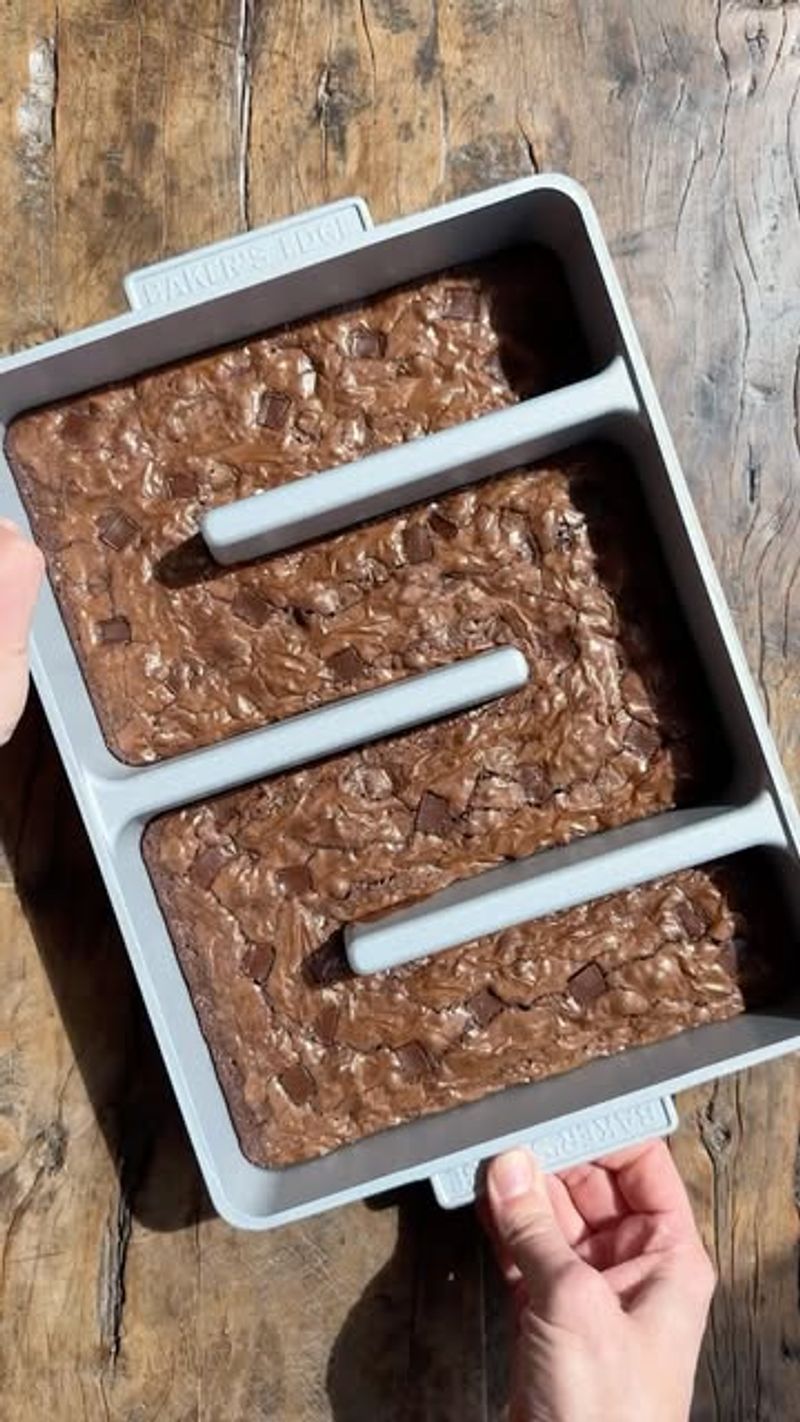 Crinkle-Edge Corner Brownies
