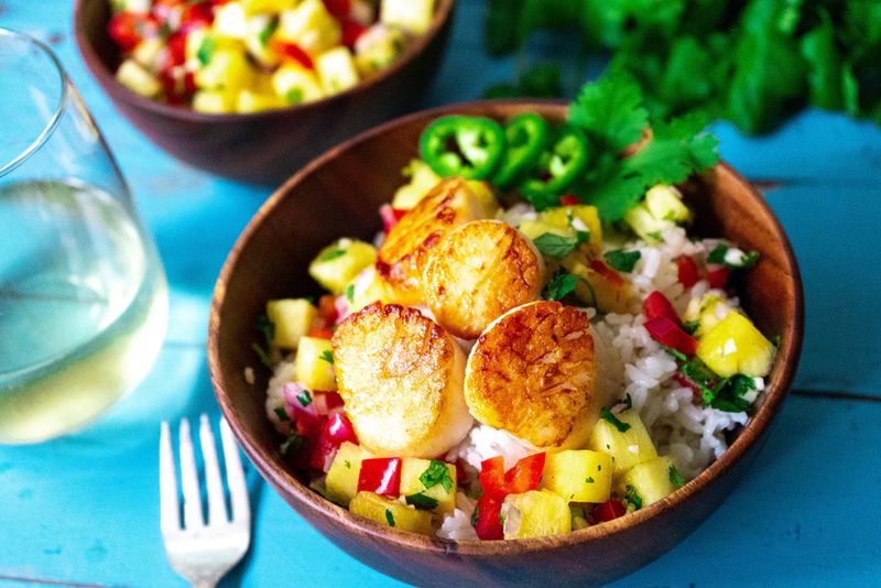Scallops With Mango or Pineapple Salsa