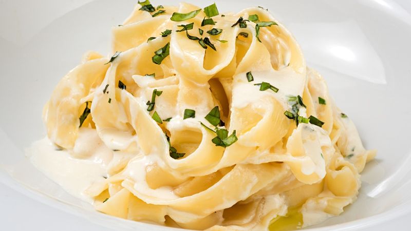 Fettuccine Alfredo at a random chain