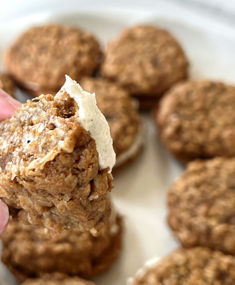Oatmeal Cream Cookies With Marshmallow Filling