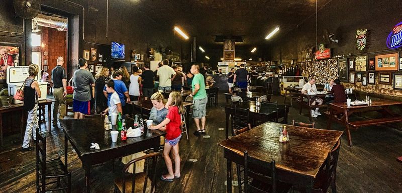 Louie Mueller Barbecue, Taylor