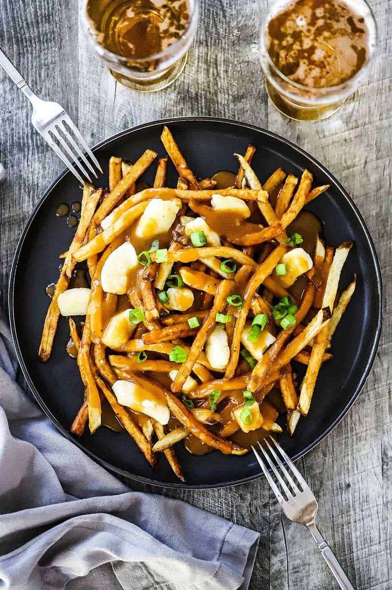 Gravy With Cheese Curds (Poutine Vibes)