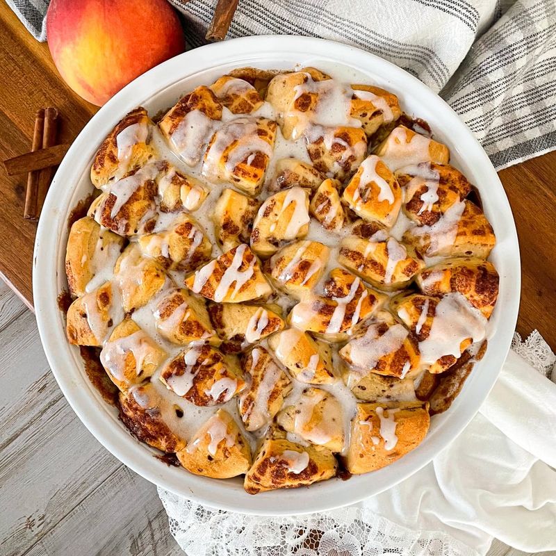 Cinnamon Roll Peach Cobbler