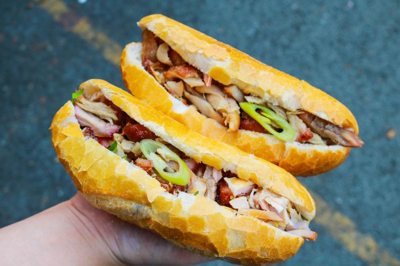 Bánh mì gà nướng