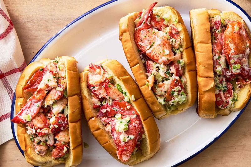 Lobster Roll (Maine-style)