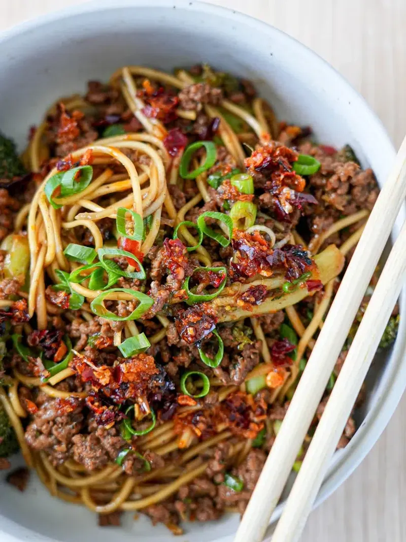 Beefy Garlic Noodle Stir Fry