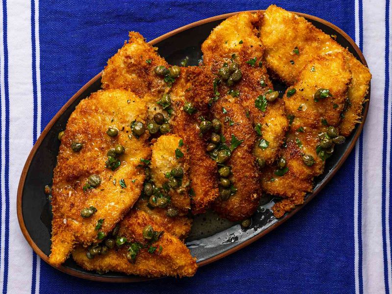 Crispy Chicken Cutlets With Lemon