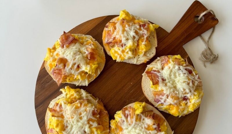 Bagel Breakfast Pizzas