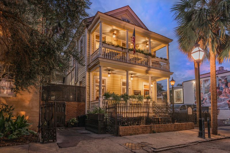 Poogan’s Porch (Charleston, South Carolina)