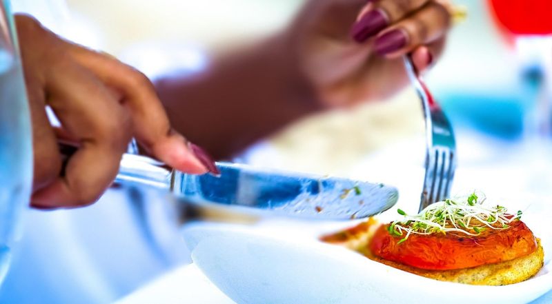 Plates arrive hot and synchronized