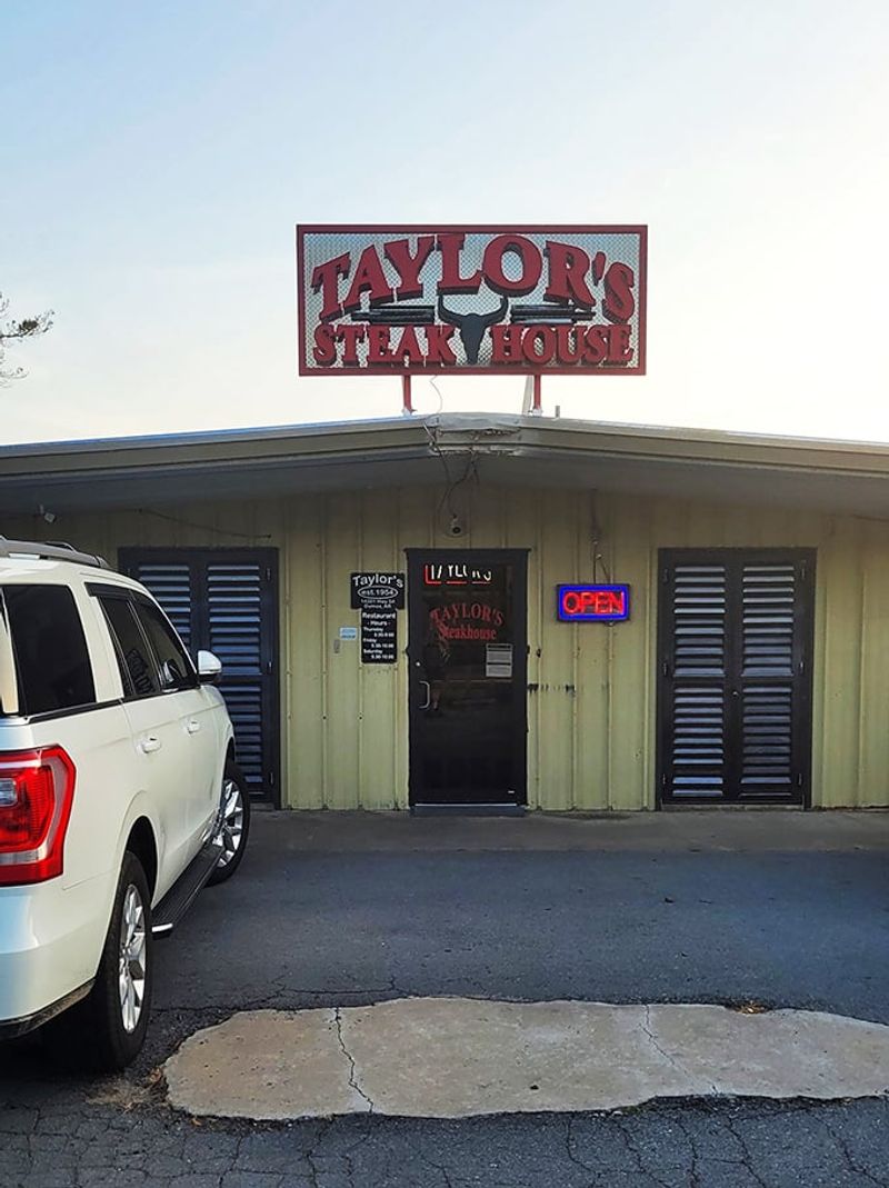 Taylor’s Steakhouse — Dumas