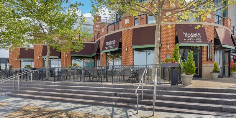 McCormick & Schmick's Seafood & Steaks — 3.7/5 (National Harbor)