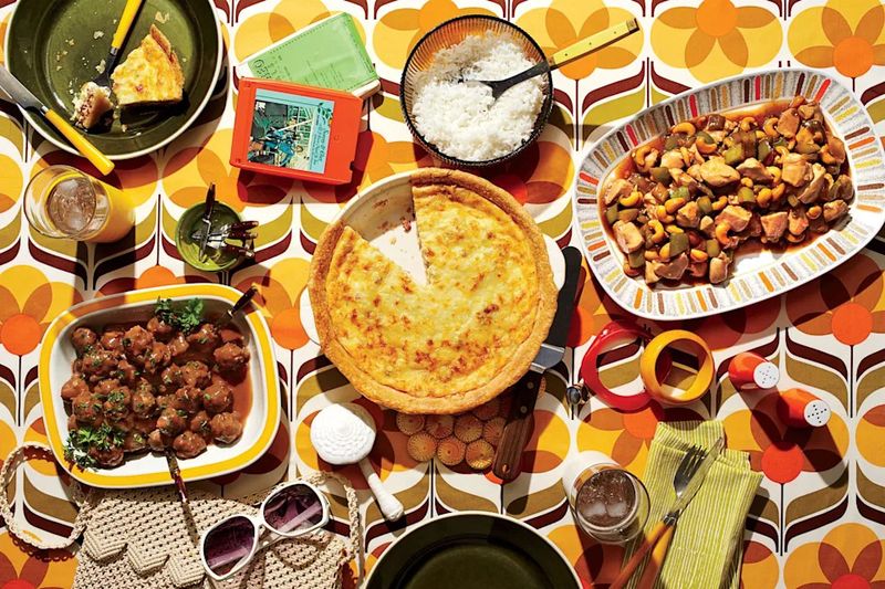 Family-style serving bowls